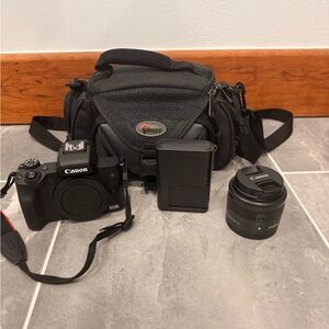 Canon EOS M50 Mark II Mirrorless Camera—Excellent Condition, includes lens